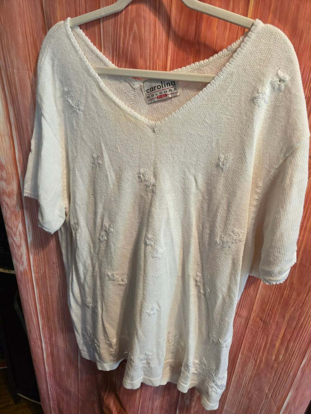 Carolina Colours Plus White Short Sleeve V-Neck Sweater with Distressed Detailin